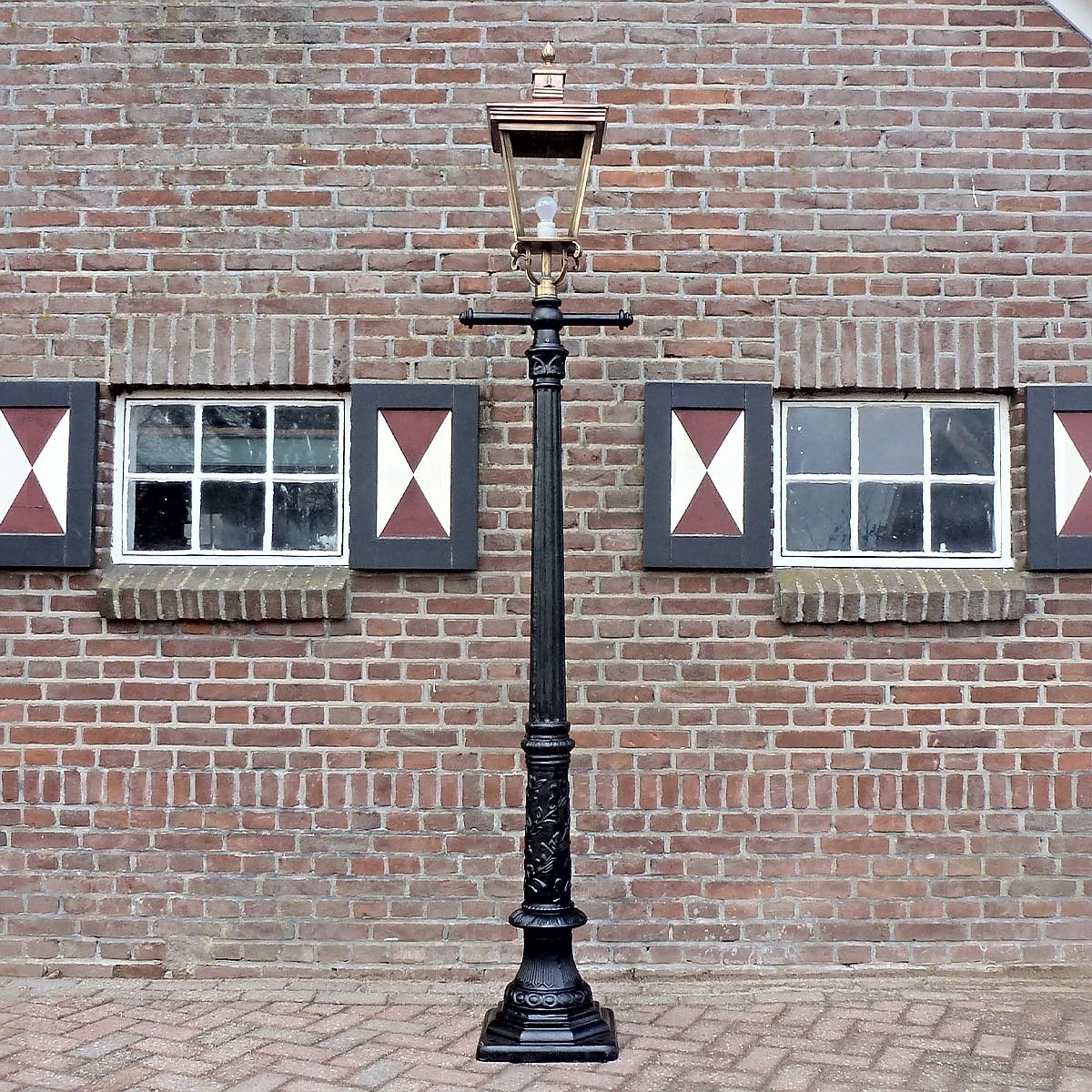 E105. Romantica + gerade leiterstege + kupfer laterne 4-kant 70. Höhe: 264 cm