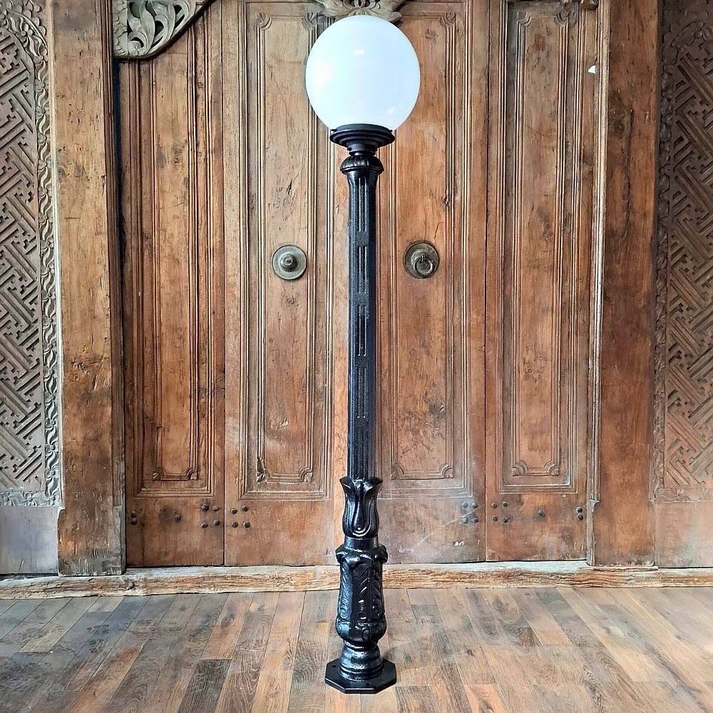 E301. Plantdeco extra groß + lumina globe laterne 25. Höhe: 171 cm.