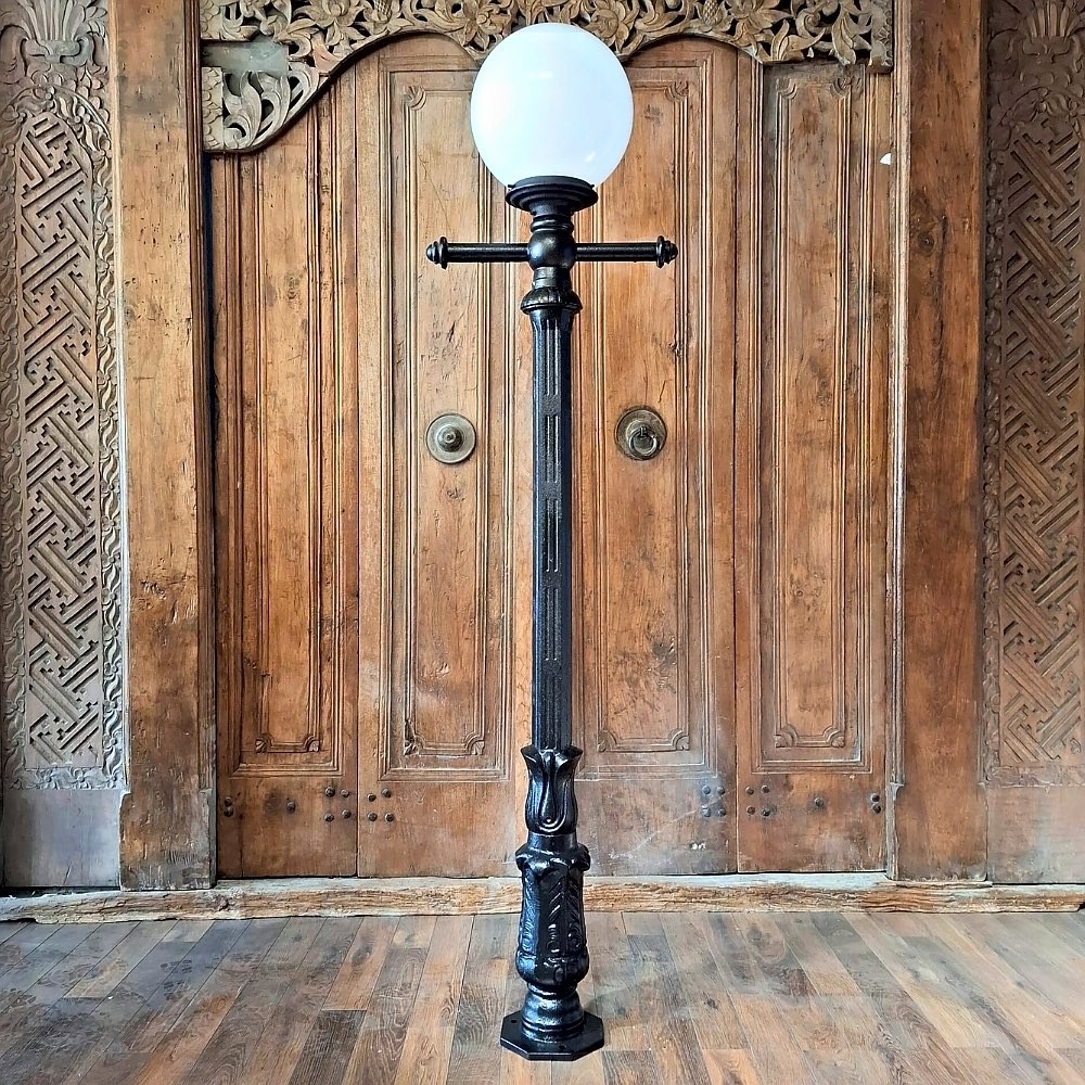 E302. Plantdeco extra groß + gerade leiterstege + lumina globe laterne 25. Höhe: 183 cm.