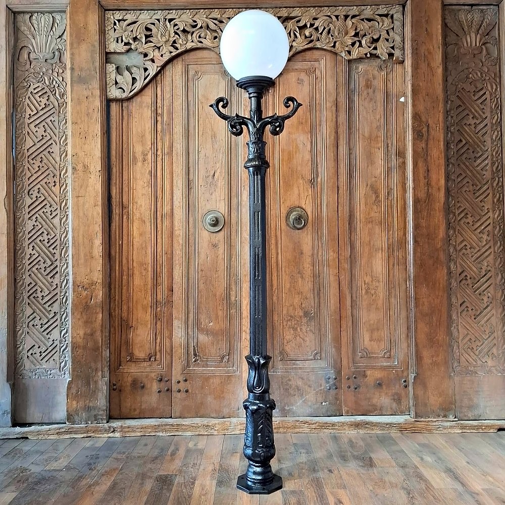 E303. Plantdeco extra groß + klassische leiterstege + lumina globe laterne 25. Höhe: 199 cm.