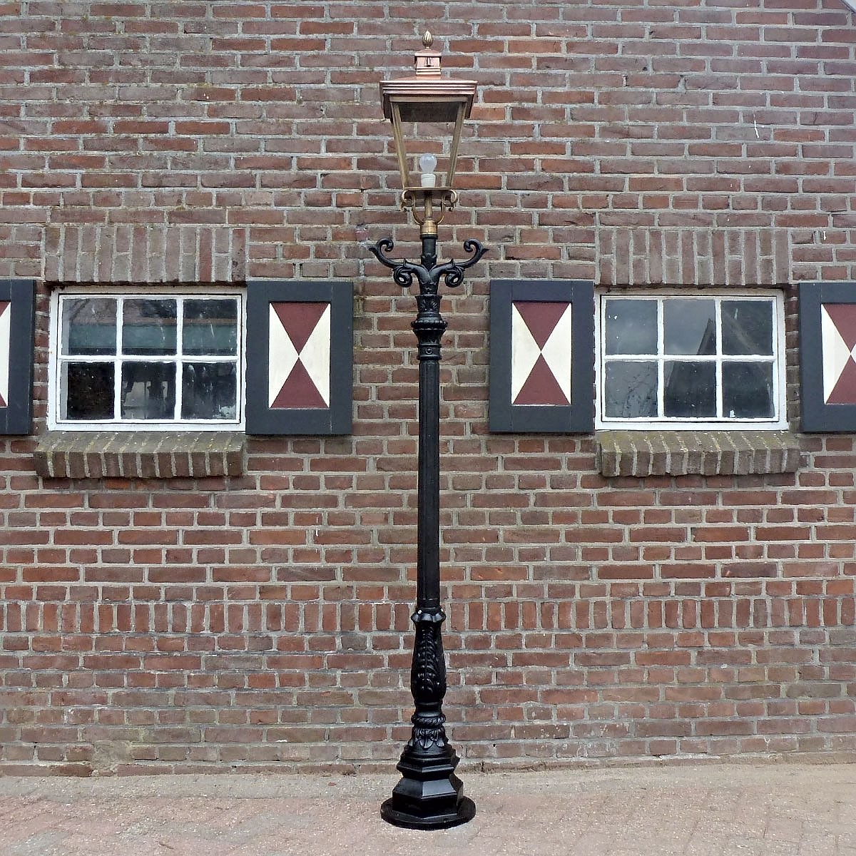 E64. Leliemast groß + klassische leiterstege + kupfer laterne 4-kant 70. Höhe: 263 cm