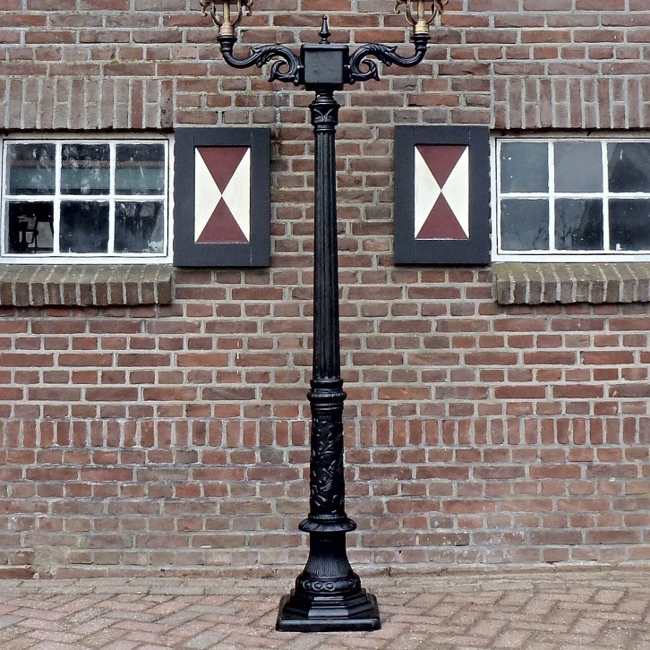 E178. Romantica + 2-arm + kupfer laterne 4-kant 70. Höhe: 274 cm