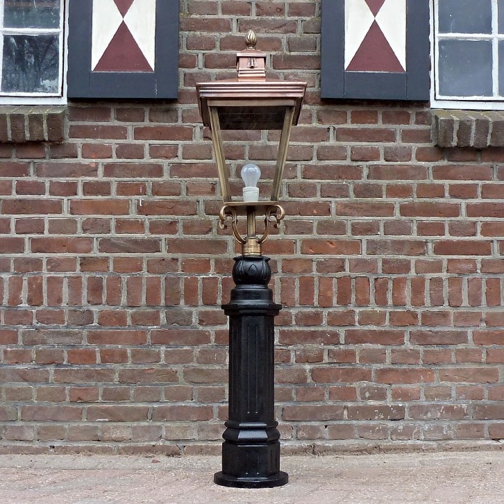 E20. M8 unterteil + kupfer laterne 4-kant 70. Höhe: 140 cm