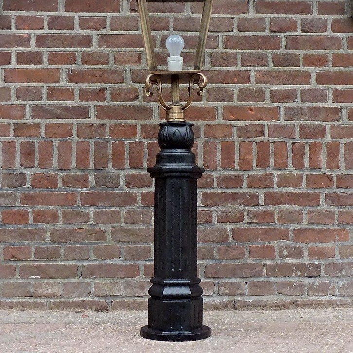 E20. M8 unterteil + kupfer laterne 4-kant 70. Höhe: 140 cm