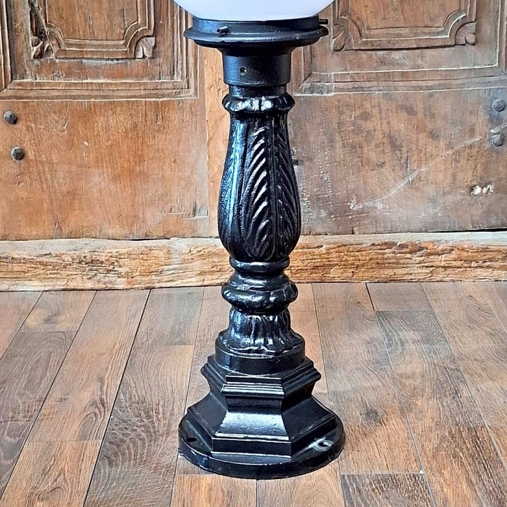 E295. Lelie mini + lumina globe laterne 25. Höhe: 73 cm.