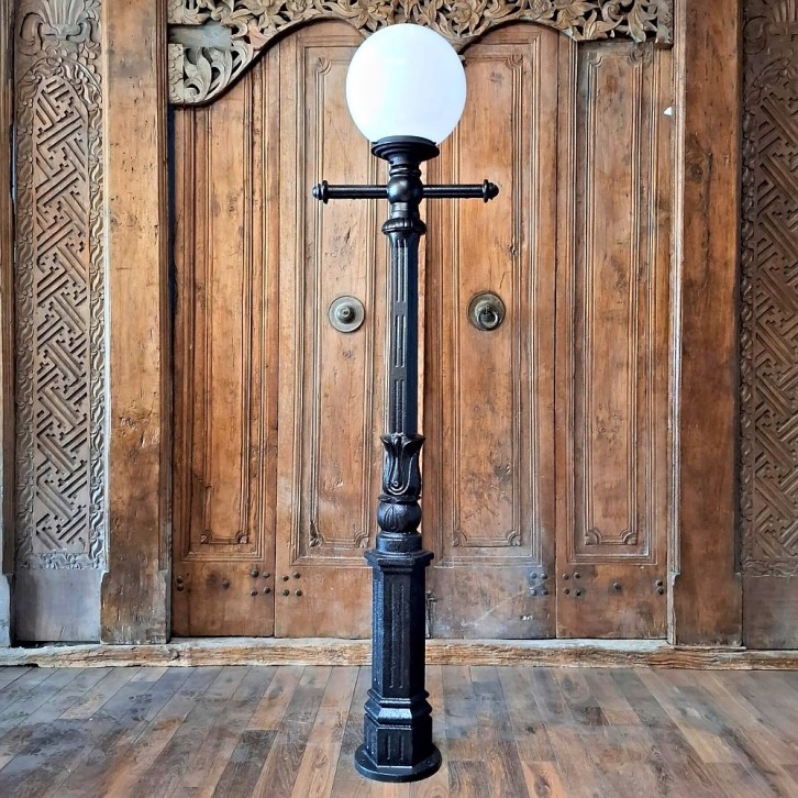 E305. M1 + gerade leiterstege + lumina globe laterne 30. Höhe: 189 cm.