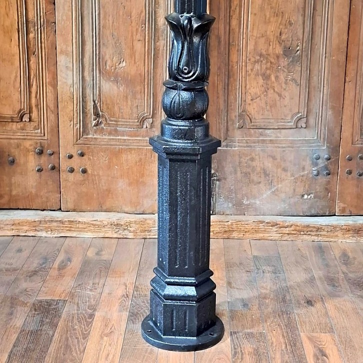 E306. M1 + klassische leiterstege + lumina globe laterne 30. Höhe: 205 cm.