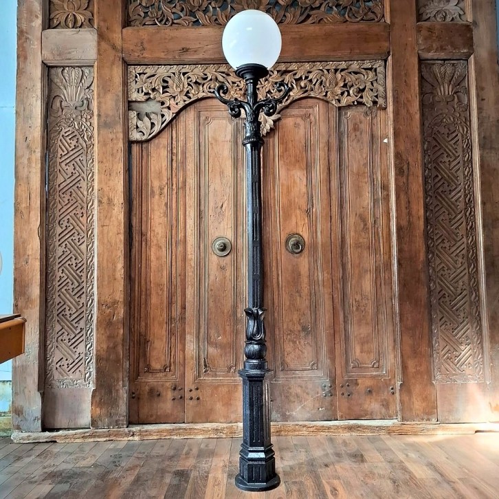 E309. M1 Large + klassische leiterstege + lumina globe laterne 30. Höhe: 235 cm.