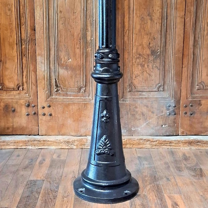 E314. Rotterdammer + gerade leiterstege + lumina globe laterne 40. Höhe: 233.5 cm.
